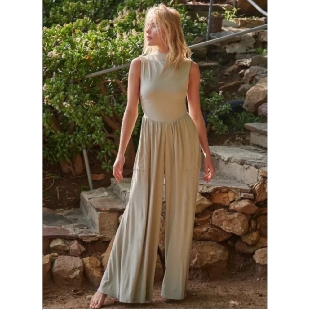 Free‎ People FP Beach Jumpsuit Womens Medium Beige Open Back Wide Leg Summer